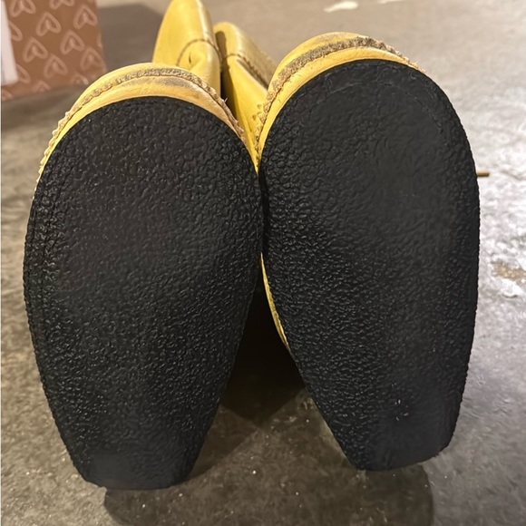 COPY - manitobah mukluks - Picture 10 of 11